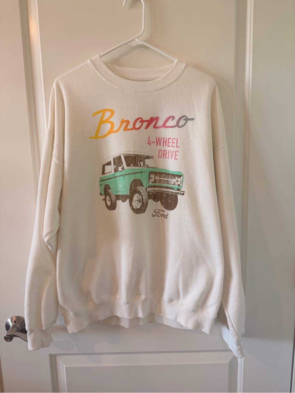 Ford Bronco Women’s Large Oversized 4-Wheel Drive Retro Graphic Sweatshirt